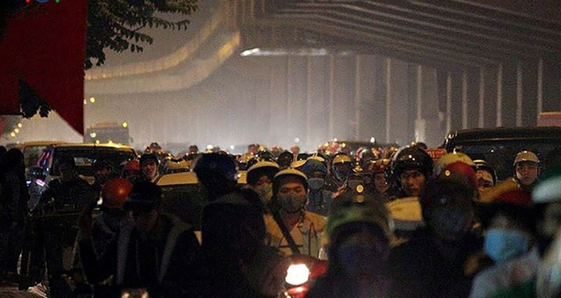 Đường phố Hà Nội ùn tắc kinh hoàng bất kể giờ giấc